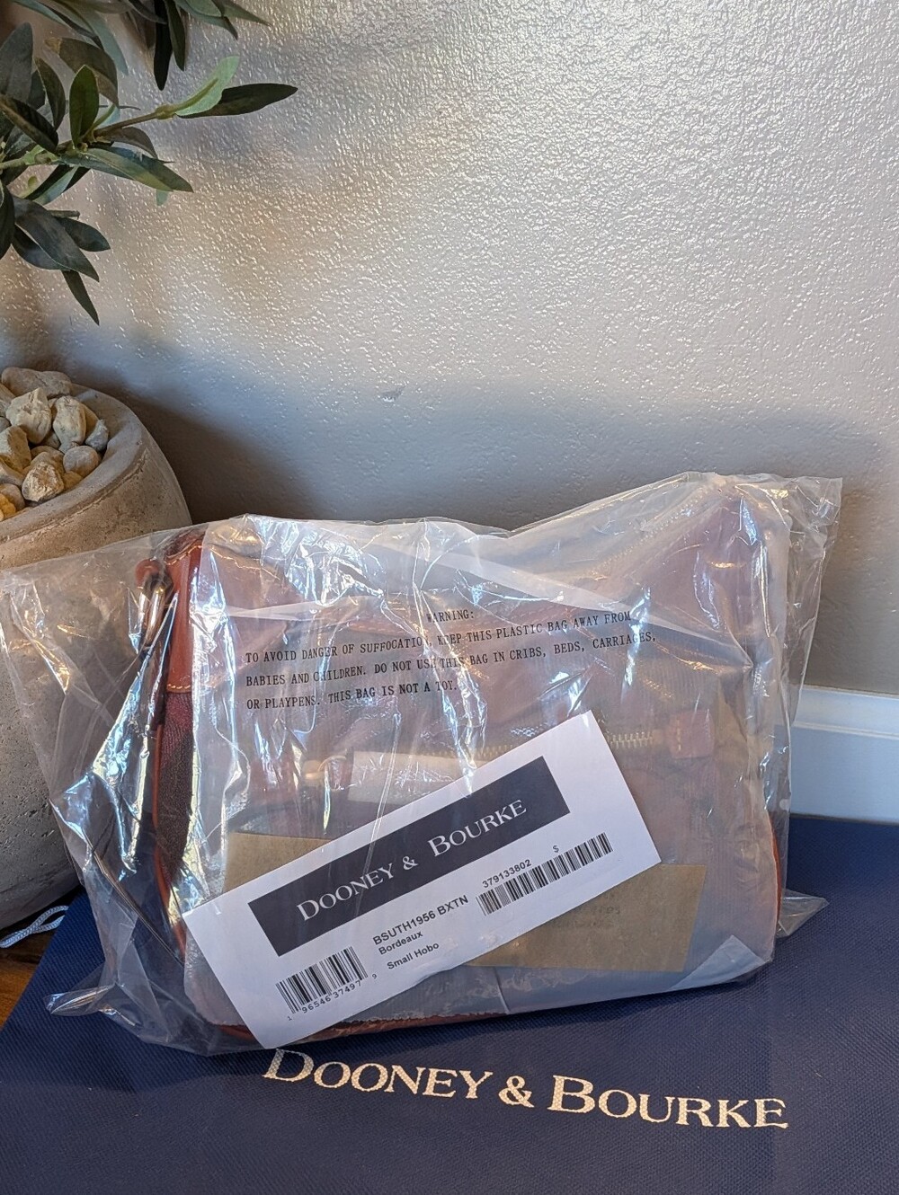 NWT! Dooney & Bourke Sutherland Small Hobo in Bordeaux - Picture 9 of 11